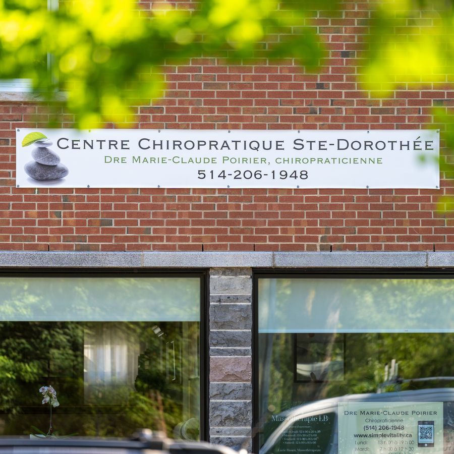 Enseigne du Centre chiropratique Ste-Dorothée sur la façade de brique